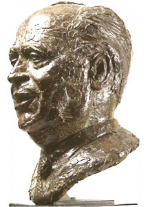 Buste de Pierre Bérégovoy  1997 - Fonte à la cire perdue 
Fonderie Delval	
Mairie de Nevers
 H 47
