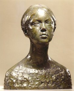 Buste de la petite philosophe 1968 - Fonte à la cire perdue 
Fonderie Valsuani
Mairie d’Angers
50*40*31
